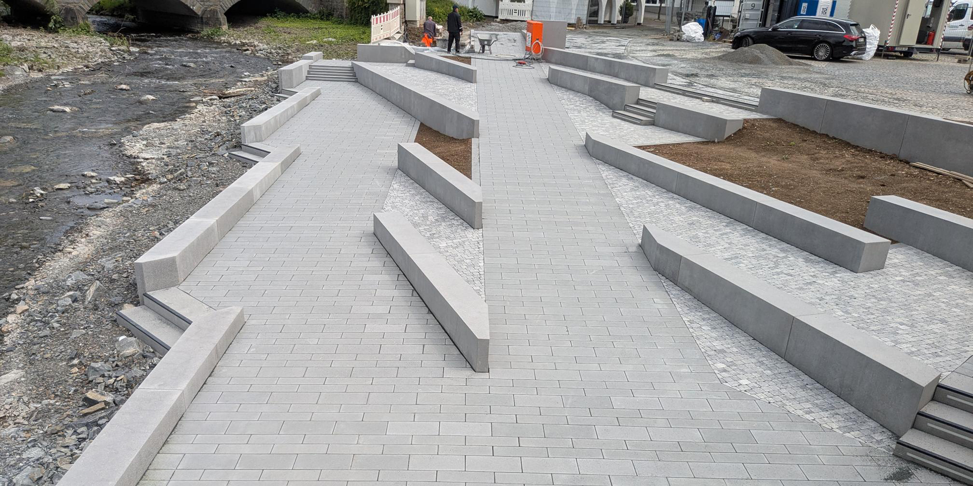 REF_Bad_Berleburg_Marktplatz_Cheops_Exclusiv_Linear_grigio_Fertigteile_sky_jet_03