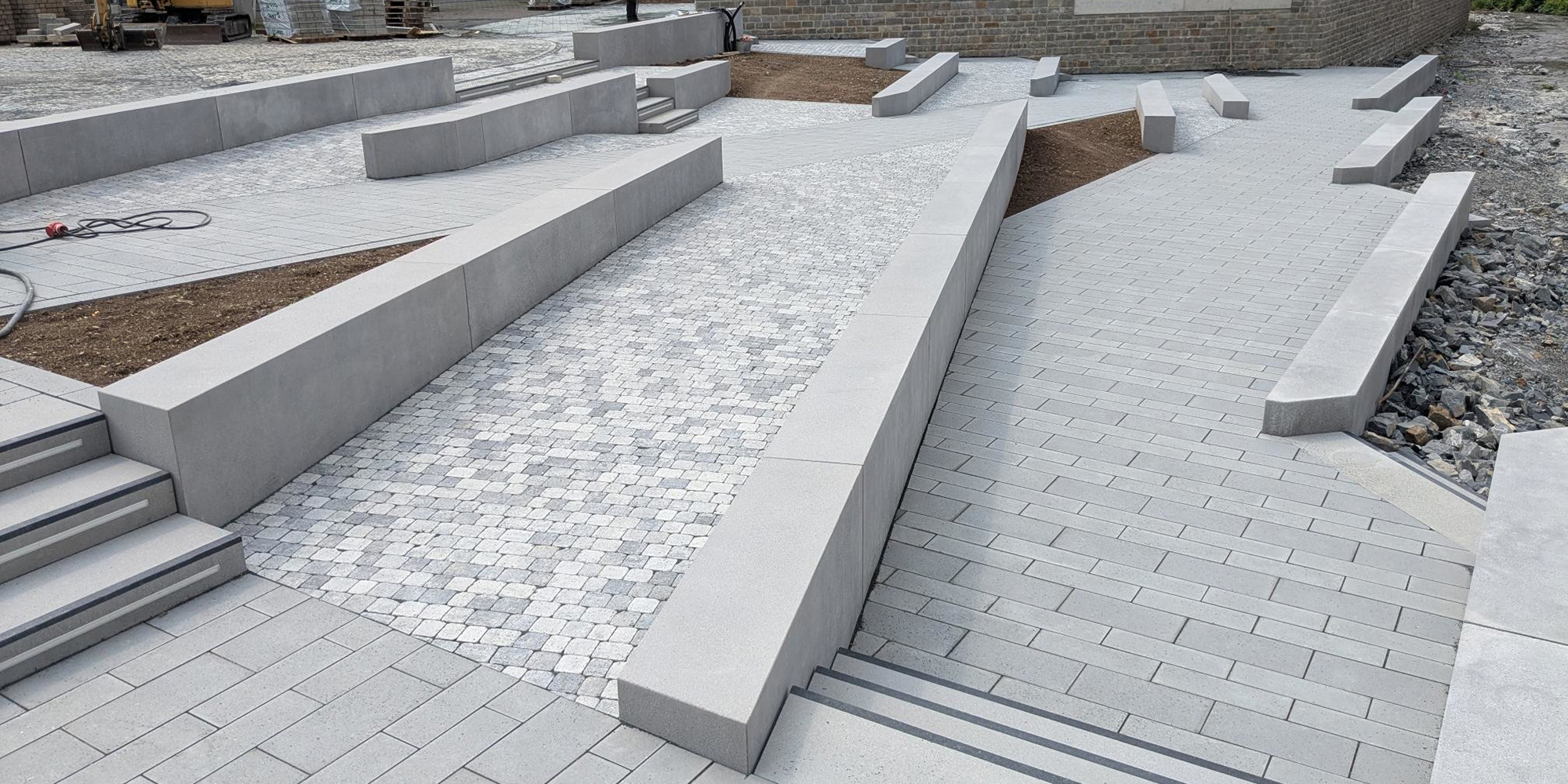 REF_Bad_Berleburg_Marktplatz_Cheops_Exclusiv_Linear_grigio_Fertigteile_sky_jet_06