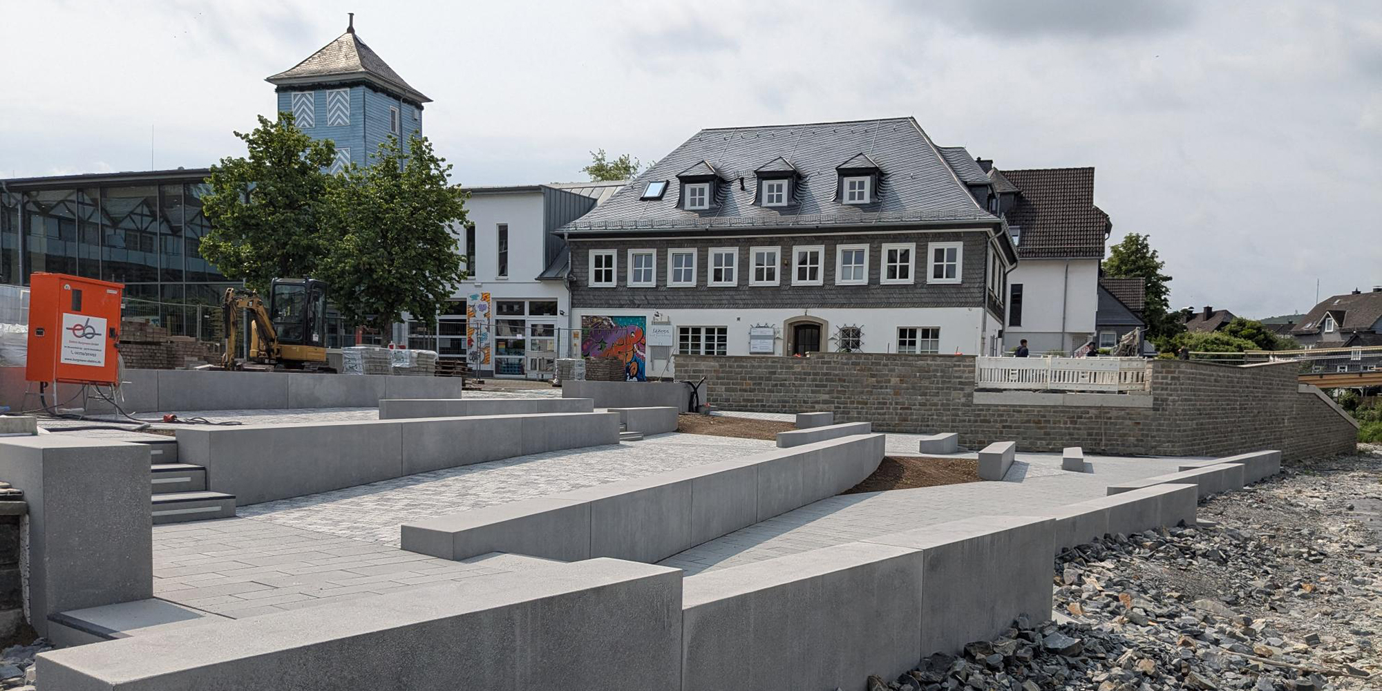 REF_Bad_Berleburg_Marktplatz_Cheops_Exclusiv_Linear_grigio_Fertigteile_sky_jet_07