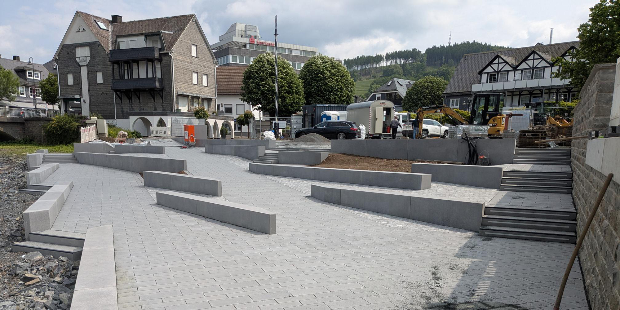REF_Bad_Berleburg_Marktplatz_Cheops_Exclusiv_Linear_grigio_Fertigteile_sky_jet_10