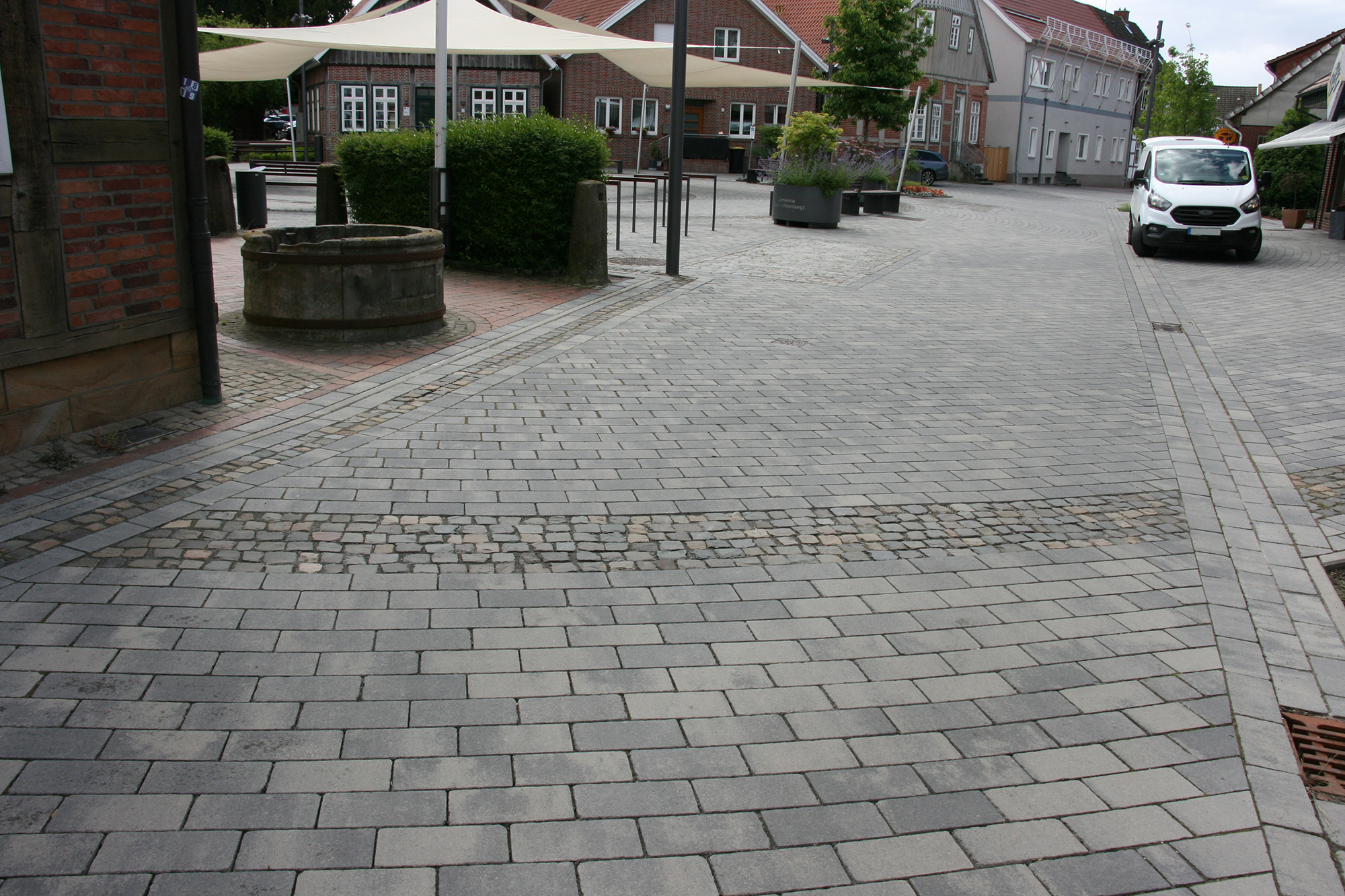 REF_Essen_Oldenburg_Lange_Str_Cheops_Softik_Sonderfarbe_Rekalit_Softik_mangan-grau (3)