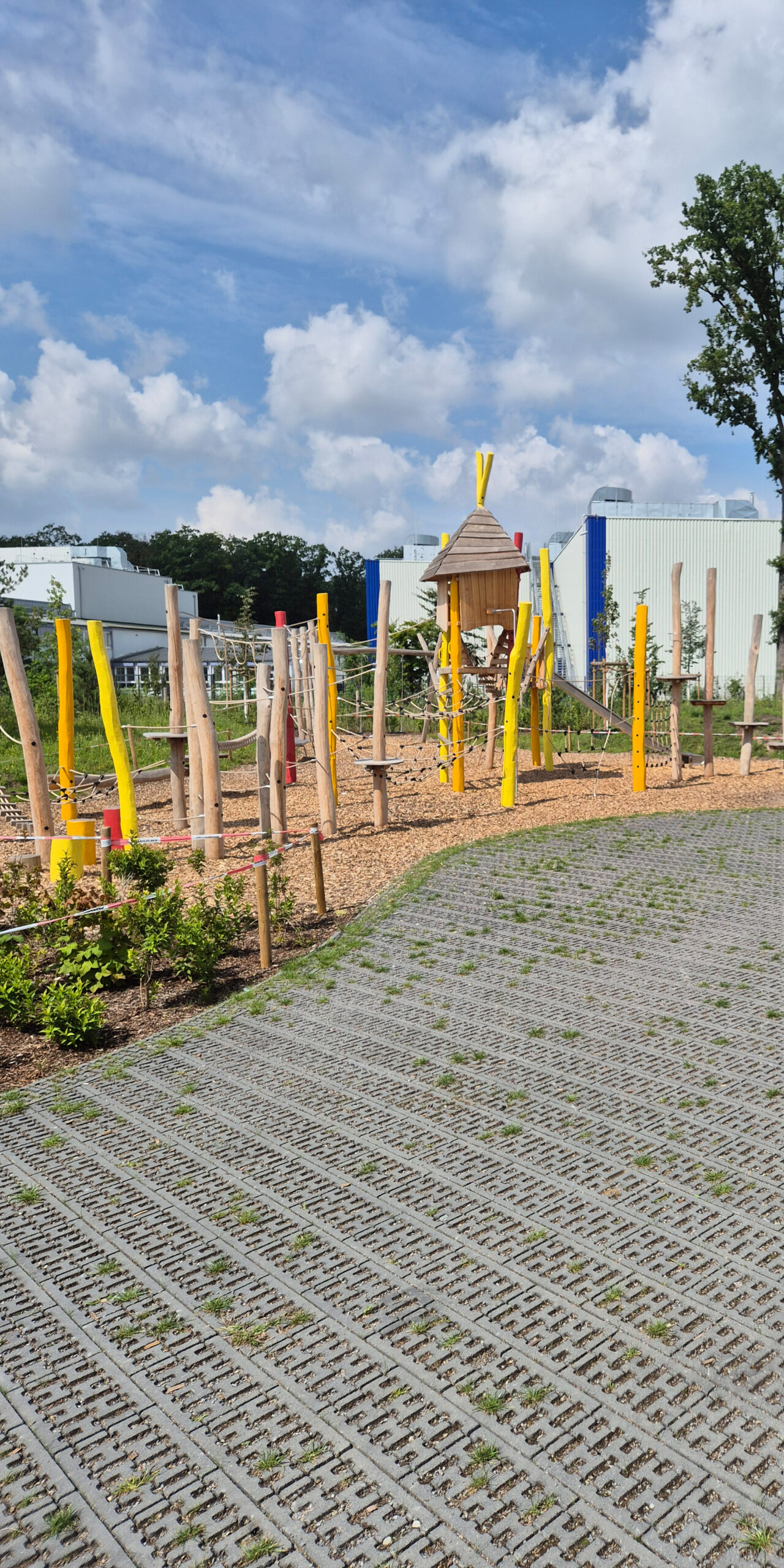 REF_Lippstadt_GS_am_Weinberg_Quader_Linear_sonderfarbe_grau_Cheops_SV_Natura_basalt-quarzit_01