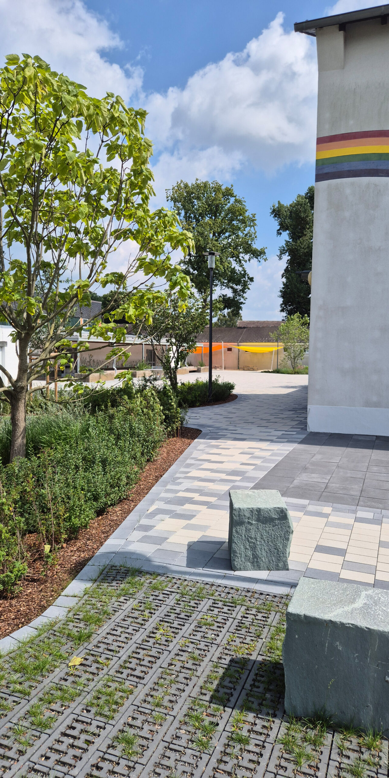 REF_Lippstadt_GS_am_Weinberg_Quader_Linear_sonderfarbe_grau_Cheops_SV_Natura_basalt-quarzit_05