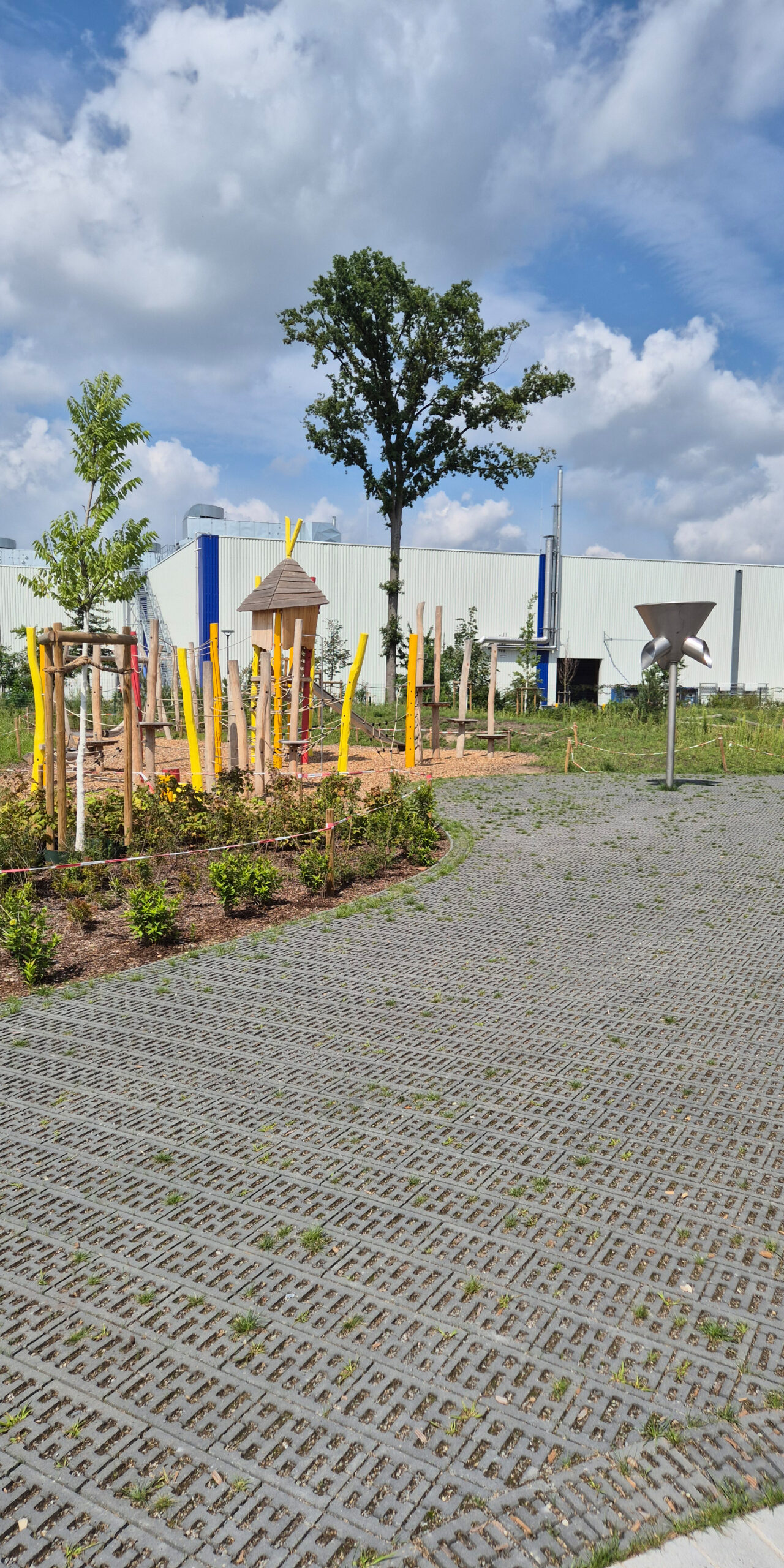REF_Lippstadt_GS_am_Weinberg_Quader_Linear_sonderfarbe_grau_Cheops_SV_Natura_basalt-quarzit_06