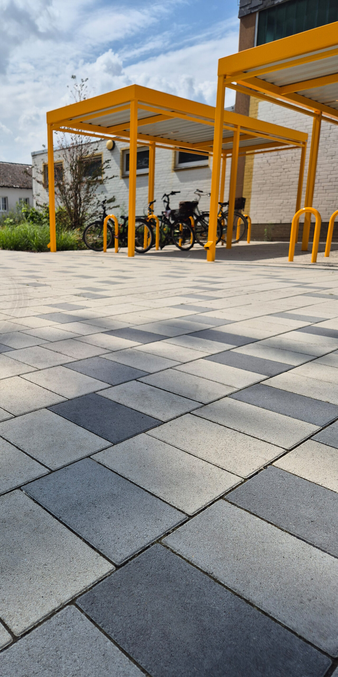REF_Lippstadt_GS_am_Weinberg_Quader_Linear_sonderfarbe_grau_Cheops_SV_Natura_basalt-quarzit_07