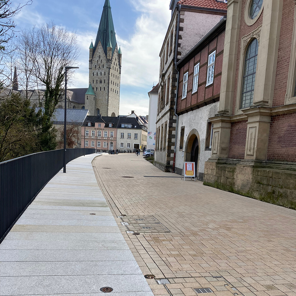 TITEL_1000x1000_REF_Paderborn_michaelstr_Cheops_10er_granit-grau-gelb_Sky-Jet