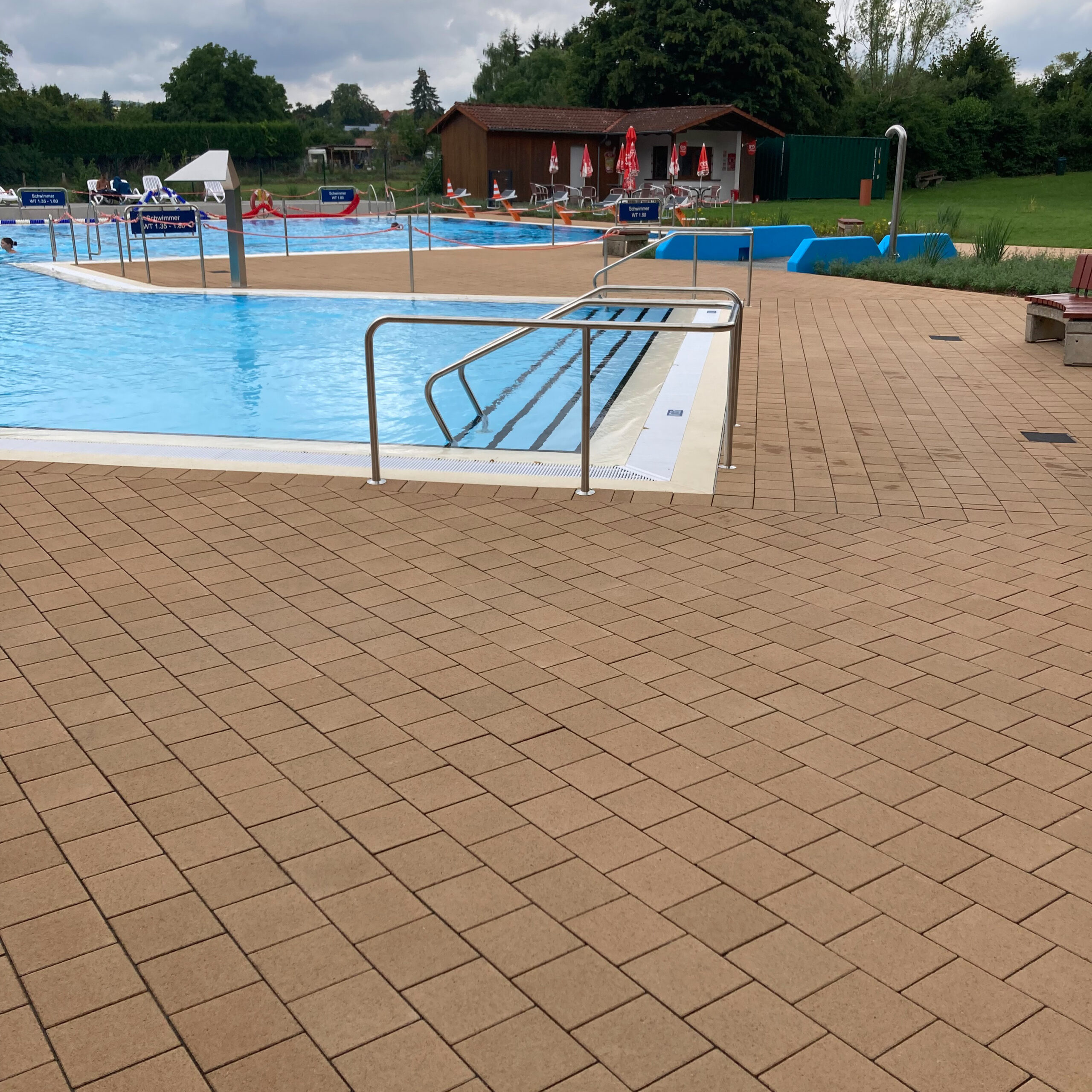 Titel_1000X1000_Moringen_Schwimmbad_Quader-Tec_ETC_sandstein