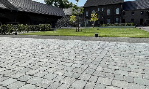 TITEL_Willich_Gut_Nauenhof-Brocken_3-fach_anthraziz (24)