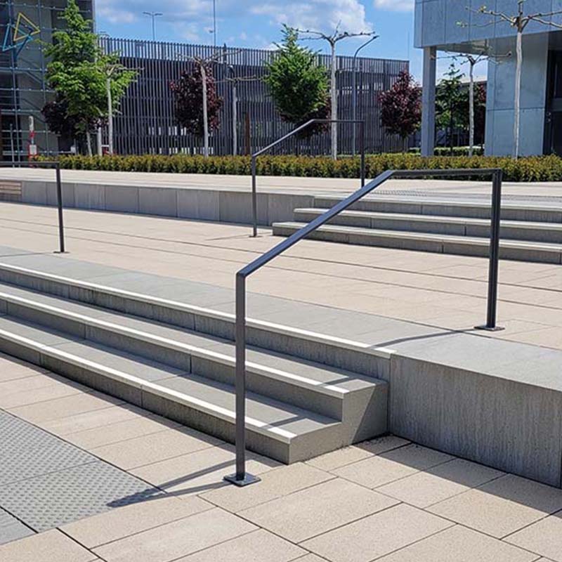 BARRIFLEX Stufe mit Markierung